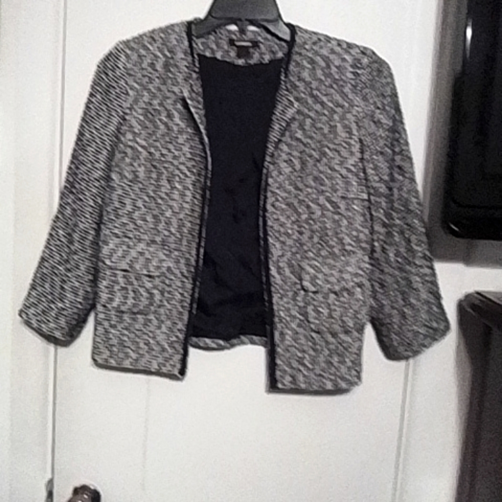 This black and white coat size 10